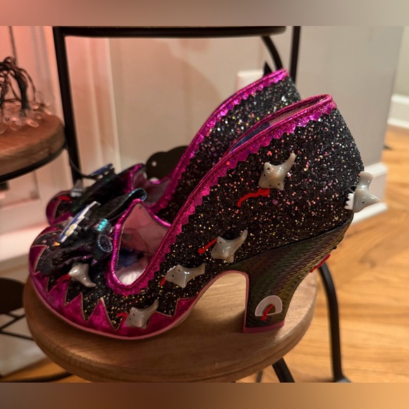 Artisan Custom One-of-a-Kind Shoe in Shark Theme, US Size 8 - Picture 3 of 14